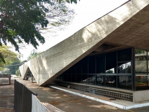 Antiga Agência Butantã do Banespa, Avenida Professor Francisco Morato 365, Butantã, São Paulo. Arquitetos Ruy Ohtake e Alfred Taalat, 1978<br />Foto Lucas Frazão 