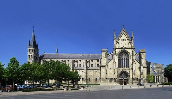 Abadia de San Remi, em Reims, França<br />Fotomontagem Victor Hugo Mori, 2014 