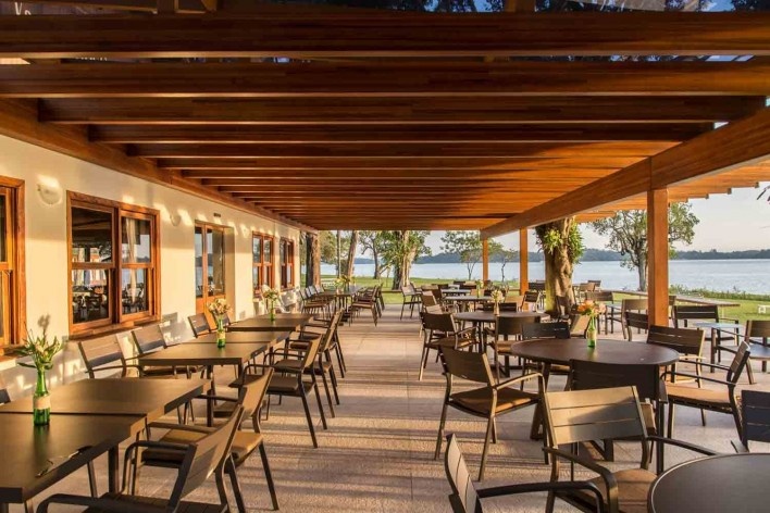 Cobertura da varanda do Yacht Clube Santo Amaro, São Paulo SP, arquiteta Vera Lúcia Domschke<br />Foto Lauro Rocha 