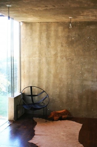 Casa en el aire. Estar. Sergio Fanego, Larissa Rojas, Miguel Duarte. Luque, Paraguay. 2008-2010.