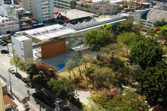Terminal Digital do Ensino, São Caetano do Sul, 2008. Arquiteto José Augusto Aly<br />Foto Nelson Kon 