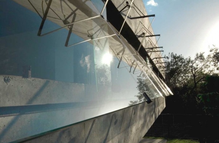 Casa en el aire. Aberturas. Sergio Fanego, Larissa Rojas, Miguel Duarte. Luque, Paraguay. 2008-2010.