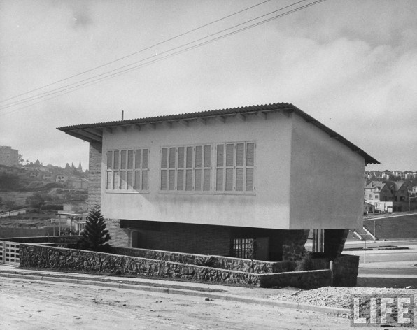 Casa Luiz Antonio Leite Ribeiro, Pacaembu. Arquiteto Vilanova Artigas, 1943 (data corrigida)<br />Foto Dimitri Kessel  [Acervo Life]