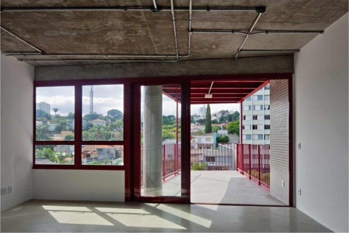 Edifício habitacional na Rua Simpatia. GrupoSP<br />Foto Nelson Kon 