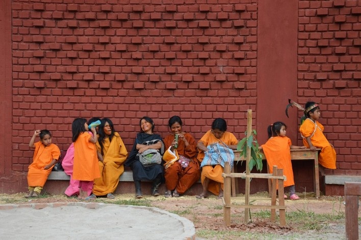Escuela inicial y primaria Unión Alto Sanibeni, Comunidad Nativa Unión Alto Sanibeni, Pangoa, Junin, Perú, 2019. Arquitectos Marta Maccaglia, Raúl Arancibia, Giulia Perri y Susanna Olivieri / Asociación Semillas para el Desarrollo Sostenible<br />Foto Equipo Semillas 