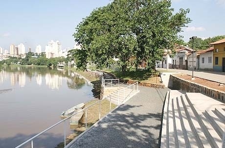 Vista da Rua do Porto com acessos à margem do Rio Piracicaba<br />Foto dos colaboradores do projeto 