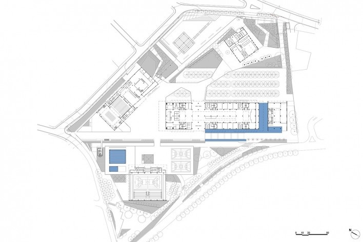 Campus UFABC, planta térreo, Santo André SP Brasil, 2006. Arquitetos Claudio Libeskind, Sandra Llovet, David Ruscalleda e Mario Lotfi / Libeskindllovet Arquitetos<br />Imagem divulgação  [Libeskindllovet Arquitetos]