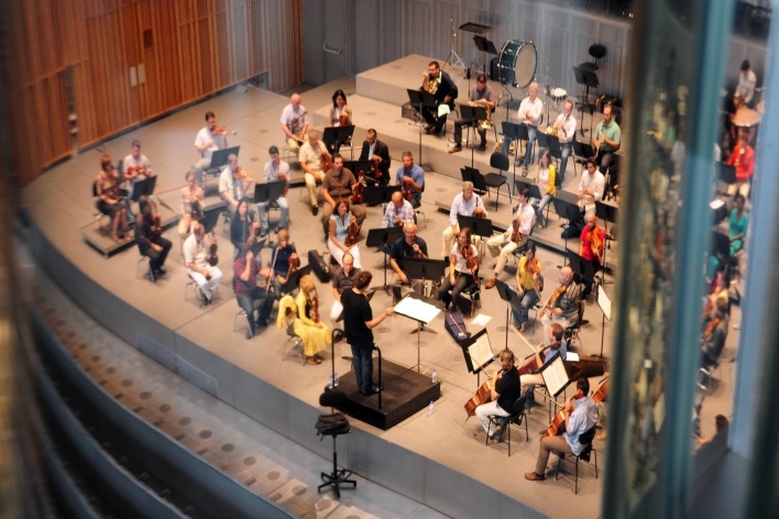 Casa da Música, palco do auditório principal, Porto, 2005. Arquitetos Rem Koolhaas e Ellen van Loon / OMA<br />Foto Junancy Wanderley 