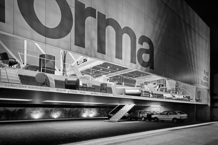 Loja Forma, vista externa. Arquiteto Paulo Mendes da Rocha<br />Foto Nelson Kon 