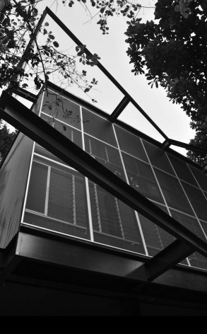 Edifício Beta PUC-Rio, vista lateral, Marcos Favero, Andrés Passaro e Diego Portas, menção honrosa categoria profissional/ obras concluídas. Rio de Janeiro, RJ, 2008-2009.