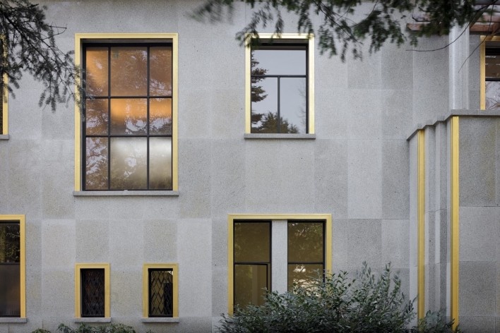 Detail of the side facade of the Villa<br />Foto Georges de Kinder  [Ma² - Metzger and Partners Architecture]