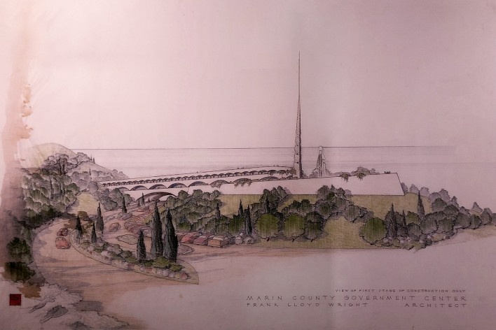 Marin Conty Government Center, na California, 1957, Frank Lloyd Wright, mostra “The Human Insect: Antenna Architectures 1887-2017”<br />Foto Ana Tagliari / Wilson Florio, 2018 