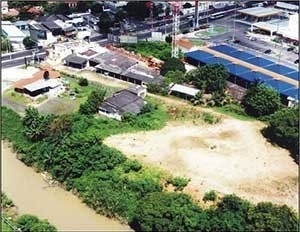 Imagem aérea do terreno – lado leste<br />Imagens dos autores do projeto 