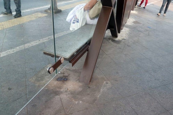 Ponto de ônibus, Largo da Batata, São Paulo<br />Foto Michel Gorski 