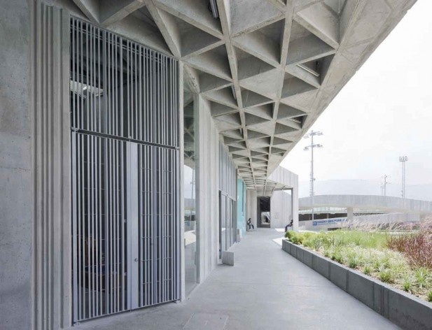 Complejo Acuático para los Juegos Panamericanos 2010 en Medellín <br />Foto Iwan Baan y Paisajes Emergentes 