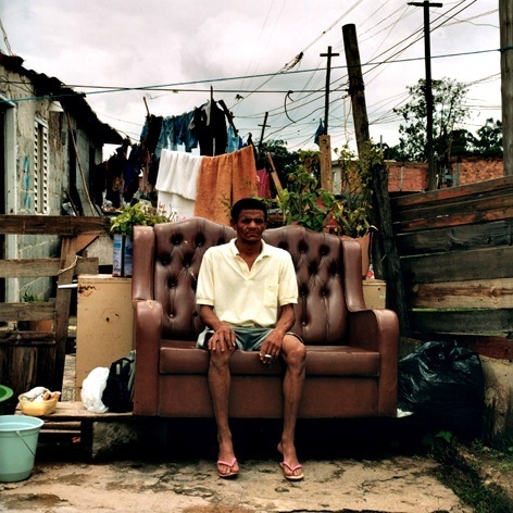 Homem na poltrona<br />Foto Iatã Canabrava  [Exposição Uma outra cidade]