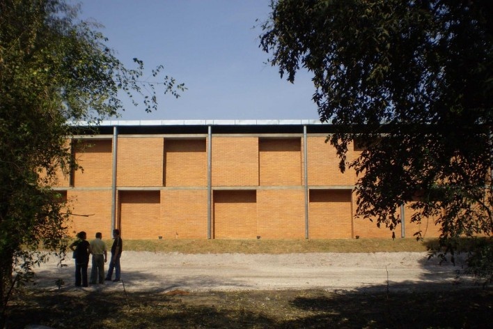 Cootrapar – cooperativa de trabajadores de aceros del paraguay. Exterior, modulo Z, salon de eventos. Arq. Luis Alberto Elgue y Arq. Cynthia Solis Patri. Villa Hayes, Paraguay. 2007 – 2008.