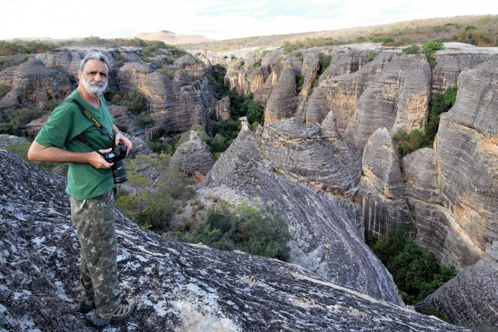 Luiz Cláudio Marigo no Parque Nacional da Serra da Capivara PI<br />Foto José Tabacow 