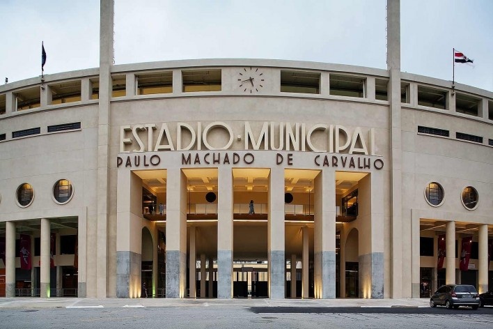 Museu do Futebol, fachada principal do Estádio do Pacaembu, 2008. Arquiteto Mauro Munhoz<br />Foto Nelson Kon 