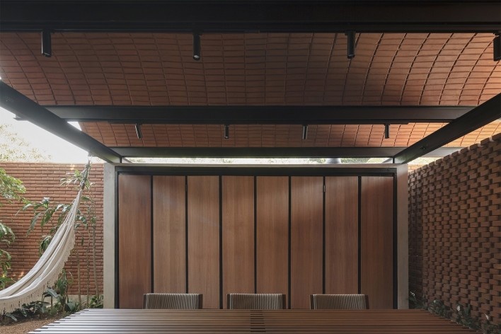 Casa Intermedia, Assunção, Paraguai, 2021. Arquitetos Horacio Cherniavsky, Viviana Pozzoli, Gabriela Ocampos, Franco Pinazzo e Rolph Vuyk (autores) / Equipo de Arquitectura<br />Foto Frederico Cairoli 