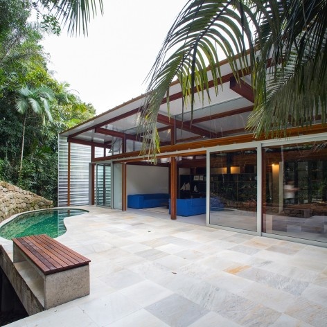 Residência Praia Vermelha, Ubatuba SP Brasil, 2015. Arquitetos Lua Nitsche e Pedro Nitsche/Nitsche Arquitetos<br />Foto/Photo André Scarpa 