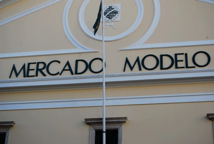 Centro Histórico de Salvador, cidade baixa, aspecto da fachada do Mercado Modelo<br />foto Fabio Jose Martins de Lima 