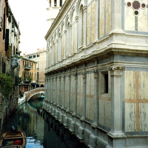 Lateral da Igreja Santa Maria dei Miracoli, Veneza¸1481-94. Arquiteto Pietro Lombardo<br />Foto Renato Anelli 