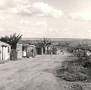 Barracos da favela do IAPI, transferidos para Ceilândia, em 1971<br />Foto Aldo Paviani 