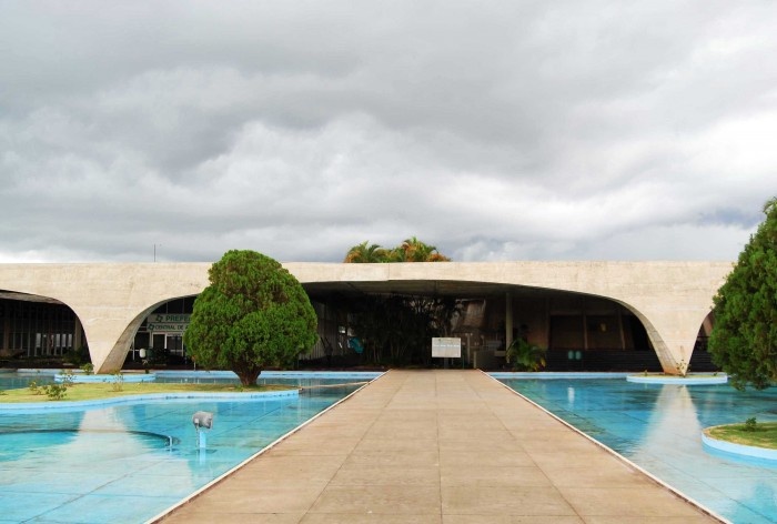 Escola Superior de Administração Fazendária – ESAF, acesso principal, Brasília DF<br />Foto Daniel Corsi 