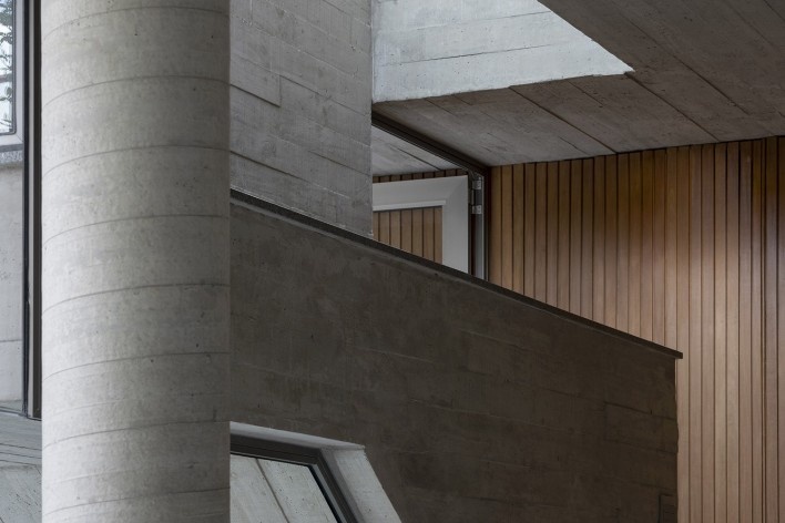 Casa Floresta, Belo Horizonte MG Brasil, 2021. Arquitetos Zargos Rodrigues, Rodrigo Pereira, Frederico Rodrigues, Carla Deltreggia, Ika Okamoto, Letícia Armond, Nathalia Melo e Laís Parreiras (autores) / Estúdio Zargos<br />Foto Jomar Bragança 