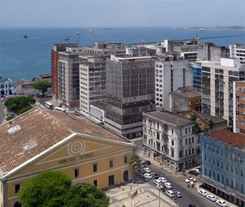 Prédios modernos na cidade baixa, Salvador<br />Foto Abilio Guerra 