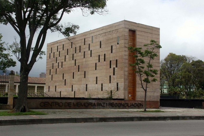 Centro de Memória, Paz y Reconciliación, vista do museu a partir da rua, Bogotá, Colômbia. Arquiteto Juan Pablo Ortiz<br />Foto Bruno Carvalho, ago. 2017 