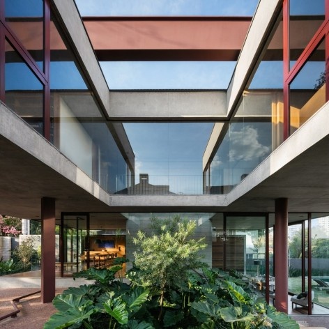 Casa Villa Lobos, 2018, São Paulo SP Brasil. Arquitetos Cristiane Muniz, Fabio Valentim, Fernanda Barbara e Fernando Viégas/ Una Arquitetos<br />Foto Nelson Kon 