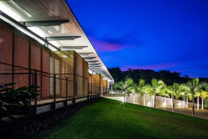 Residência Piracaia, Piracaia SP Brasil, 2012-2014. Arquitetos Lua Nitsche e Pedro Nitsche / Nitsche Arquitetos Associados<br />Foto Nelson Kon 