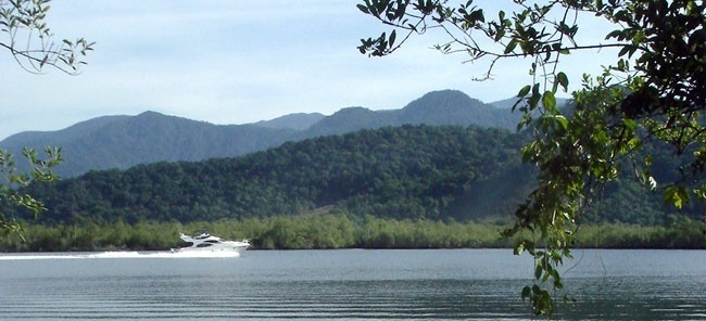 Canal de Bertioga, Guarujá, São Paulo, junho 2007<br />Foto Sérgio Sandler 