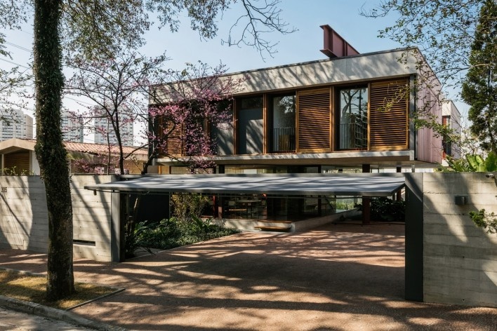 Casa Villa Lobos, 2018, São Paulo SP Brasil. Arquitetos Cristiane Muniz, Fabio Valentim, Fernanda Barbara e Fernando Viégas/ Una Arquitetos<br />Foto Nelson Kon 