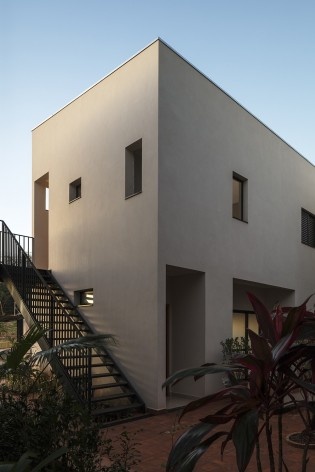 Vila Amélia, Sertãozinho SP, 2015-2017. Arquitetos Fernando O’Leary, Pedro Domingues e Pedro Faria / Vaga Arquitetura<br />Foto Leonardo Finotti 