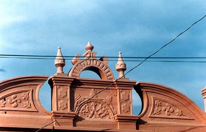 Platibanda decorada casa rua Manoel Ambrósio