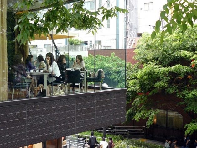 Edifício Gyre, rua Omotesando, Bairro de Ginza, Tóquio. Escritório MVRDV<br />Foto Flávio Coddou 