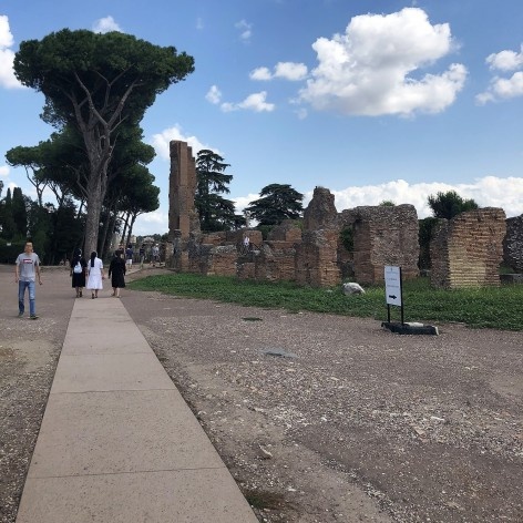 Faixa de circulação acessível no Palatino, Roma<br />Foto Larissa Scarano, 2018 