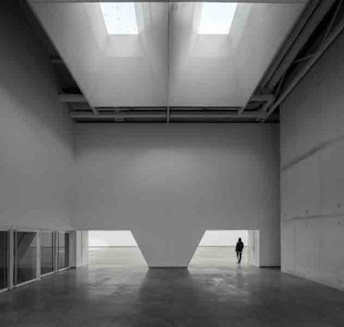 Museu Nacional dos Coches, acesso ao espaço expositivo do pavilhão principal, Lisboa. Arquiteto Paulo Mendes da Rocha, MMBB arquitetos e Bak Gordon arquitetos<br />Foto Fernando Guerra  [FG+SG Architectural Photography]
