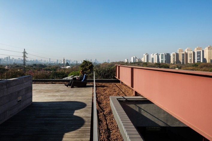 Casa Villa Lobos, 2018, São Paulo SP Brasil. Arquitetos Cristiane Muniz, Fabio Valentim, Fernanda Barbara e Fernando Viégas/ Una Arquitetos<br />Foto Nelson Kon 