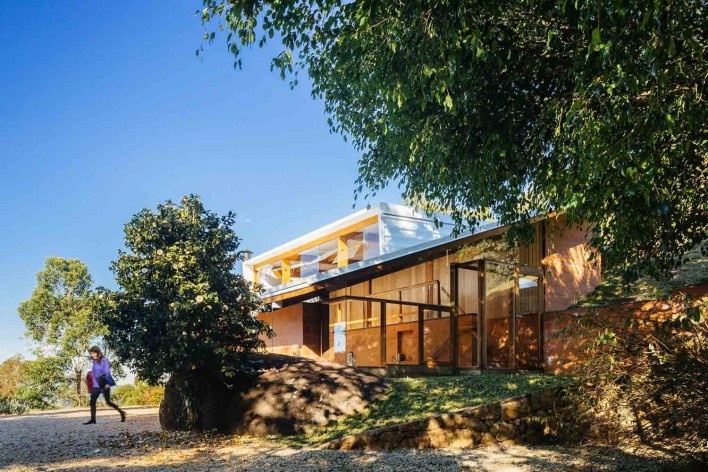 Casa de meia encosta, São Francisco Xavier SP, 2013. Arquitetos Denis Joelsons e Gabriela Baraúna Uchida<br />Foto Pedro Kok 