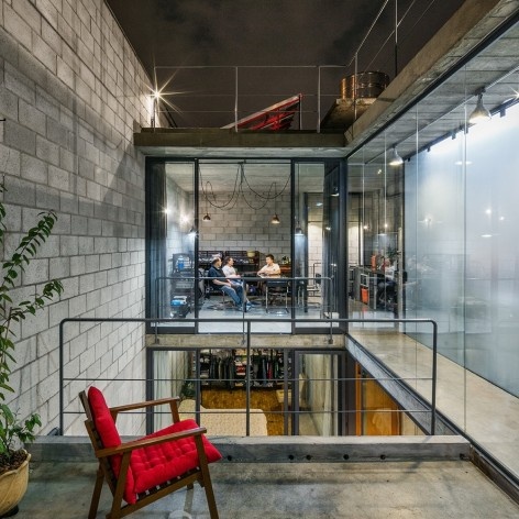 Casa Mipibu, São Paulo SP Brasil, 2015. Arquitetos Danilo Terra, Pedro Tuma e Fernanda Sakano (autores) / Terra e Tuma Arquitetos Associados<br />Foto Nelson Kon 