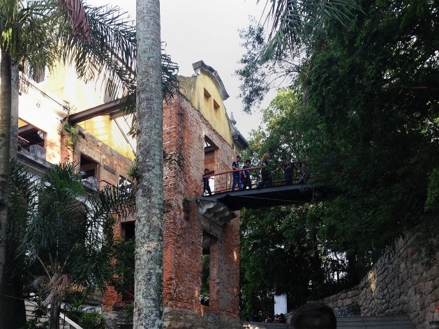 Parque das Ruínas, Passarela de ligação entre Ruína e Museu Chácara do Céu<br />Foto Gustavo Henrique Campos de Faria, 2016 