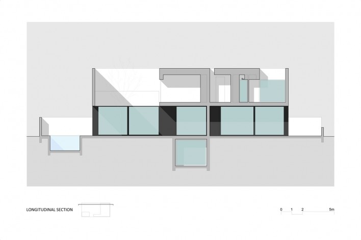 Corte Longitudinal Casa no Juso. Projeto ARX Portugal + Stefano Riva, 2011<br />divulgação 