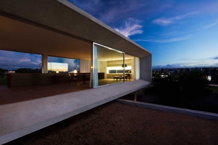 Casa Osler, volume superior, Marcio Kogan, menção honrosa categoria profissional/ obras concluídas. Brasília, DF, 2006-2008.