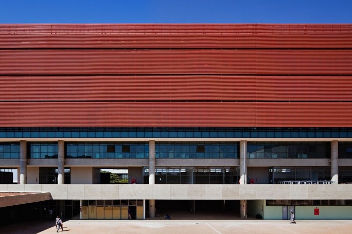 Câmara Legislativa do Distrito Federal, vista externa, Brasília DF, 1989-2007. Projeto Paulista de Arquitetura<br />Foto Nelson Kon 