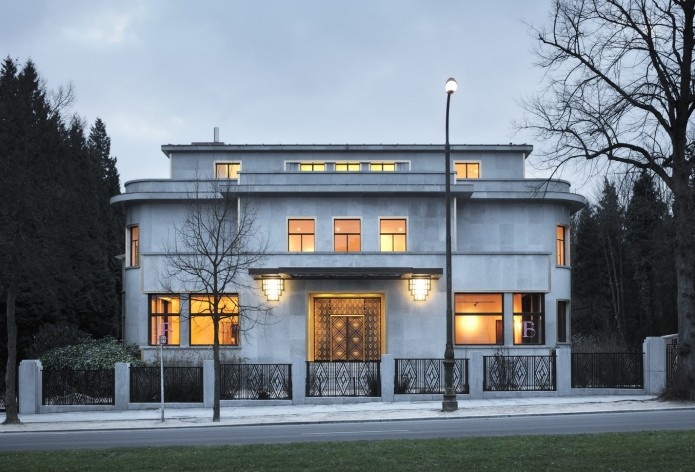 View of main facade (night)<br />Foto Georges de Kinder  [Ma²  - Metzger and Partners Architecture]