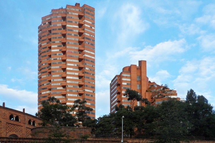 Torres del Parque, a partir da Plaza de Toros<br />Foto Jéssica Rossone 